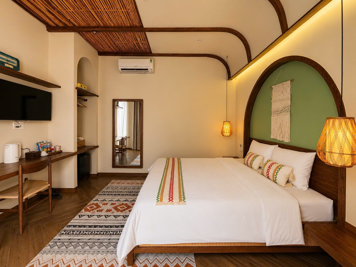 Phòng Deluxe Suite Double — SoHo Boutique Hotel Quảng Ngãi